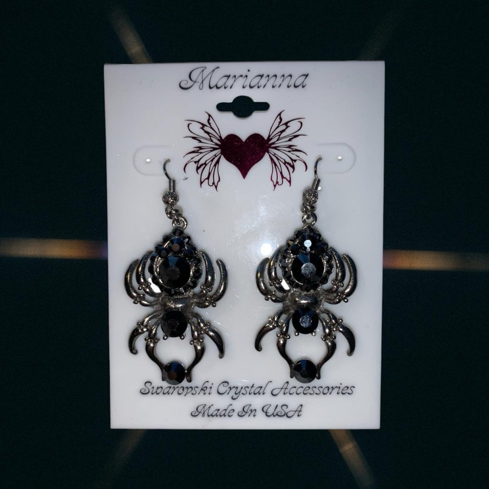 Black and silver crystal spider drop/dangle earrings 🕷️